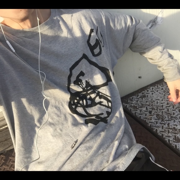 A sweater wit original artwork by flame...VX - Picture 2 of 5